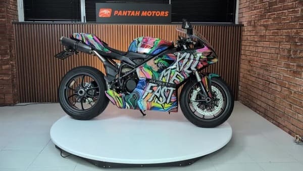 Магазин мотоциклов PANTAH MOTORS: видеосъёмка мотоцикла на столе ПС.2000.Фото